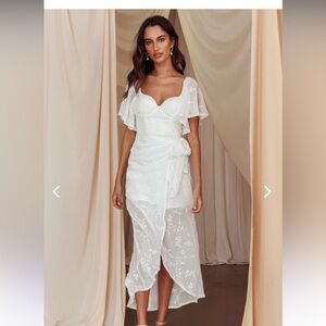 Selfie Leslie Aphrodite Molded Bust Angel Sleeve Midi Dress Floral White